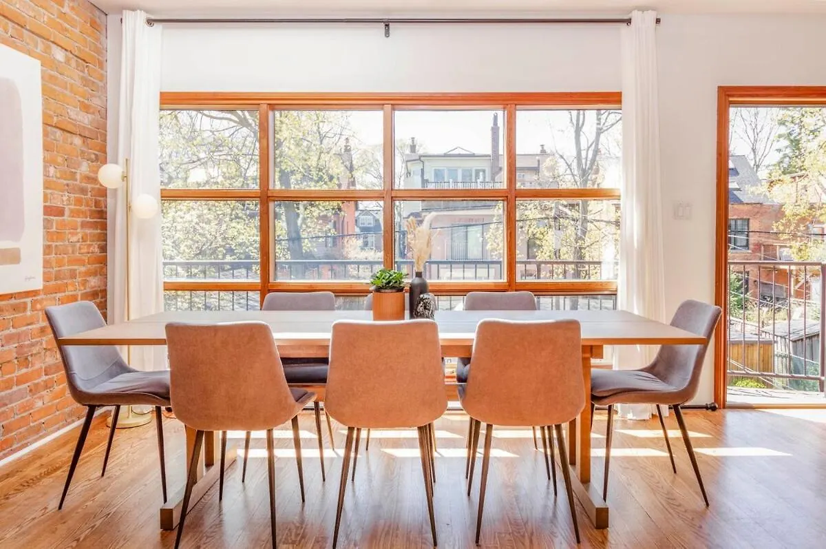 Warehouse Style Loft Near Yorkville トロント カナダ
